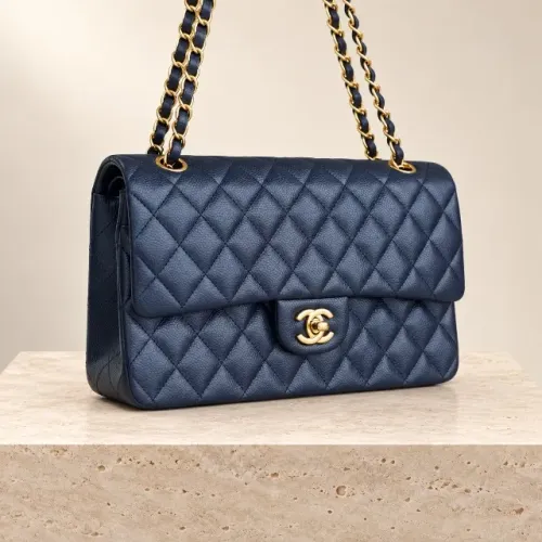 Bolsa Chanel azul em couro