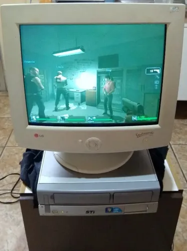 Monitor LG CB775C-NA Vintage 17" Tela de Tubo Funcionando 100% Raridade Anos 2000