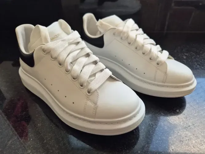 Tênis Alexander McQUEEN Larry - Estado de novo