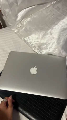 13 inch MacBook Air 8gb memory 128gb storage