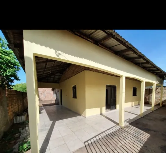 Casa no bairro jóquei clube com 3 quartos sendo uma suíte próximo a mercado,academia