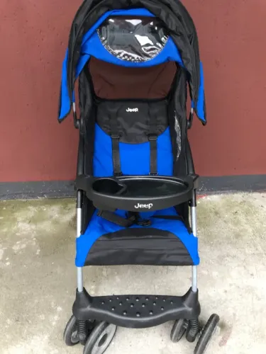Carrinho de bebê Jeep lindo
