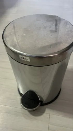Lixeira inox de perfeito estado 