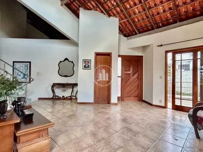 Casa 3 Quartos com 1 Suíte e 304m² - Jardim Atlântico