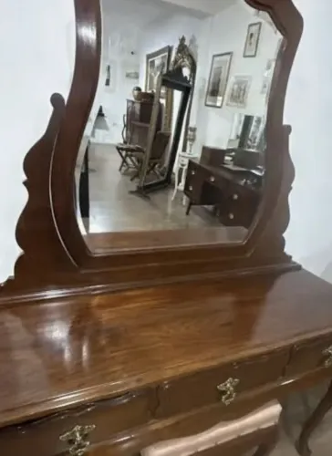 Penteadeira em Jacarandá Nobre com banqueta - TRADIÇÃO FAMILIAR E MARCENARIA.