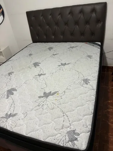 Cama Queen com cabeceira