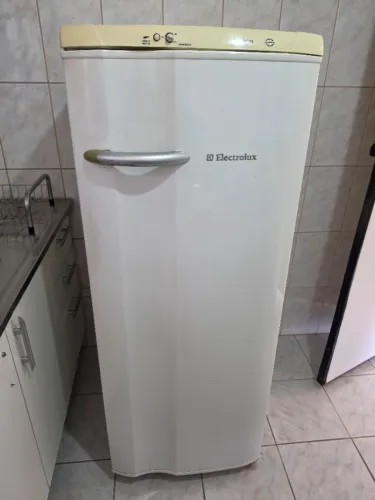 Geladeira Electrolux RE28 220v
