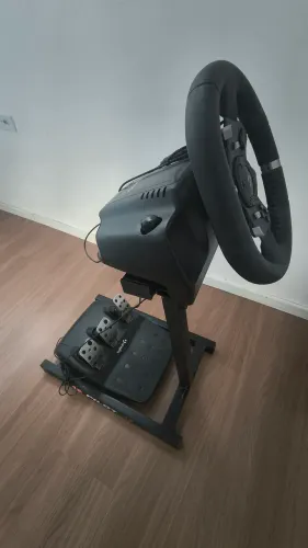 Volante Logitech G920 com cockpit pilot