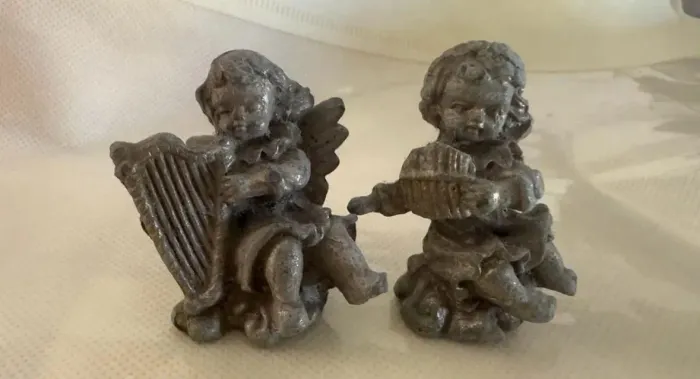 PAR DE ANJINHOS EM METAL PARA PAREDE OU BANCADA