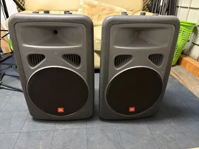 Par de Caixas PA JBL EON 15PAK 180W RMS cada uma (130W Low + 50W Driver) EUA