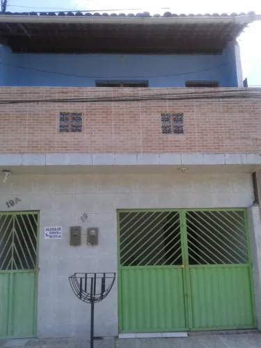Alugo casa de 3 quartos, forrada, no Cleto