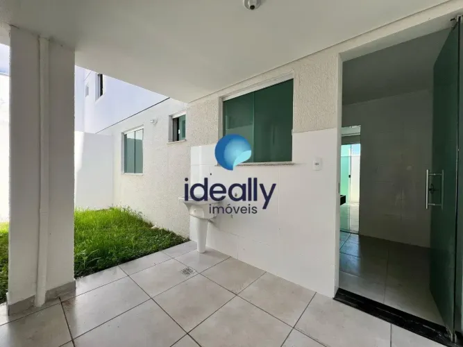 Área Privativa 2 Quartos à Venda - 1 Suíte - Varanda - 1 Vaga Demarcada - Bairro Piratinin