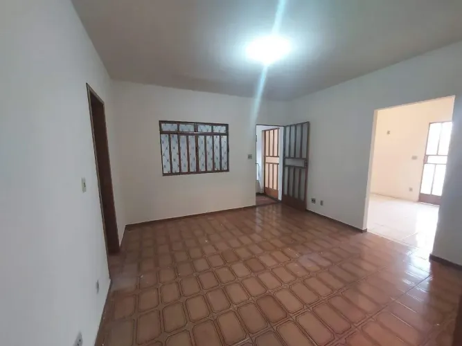 Excelente casa 03 quartos no bairro amazonas