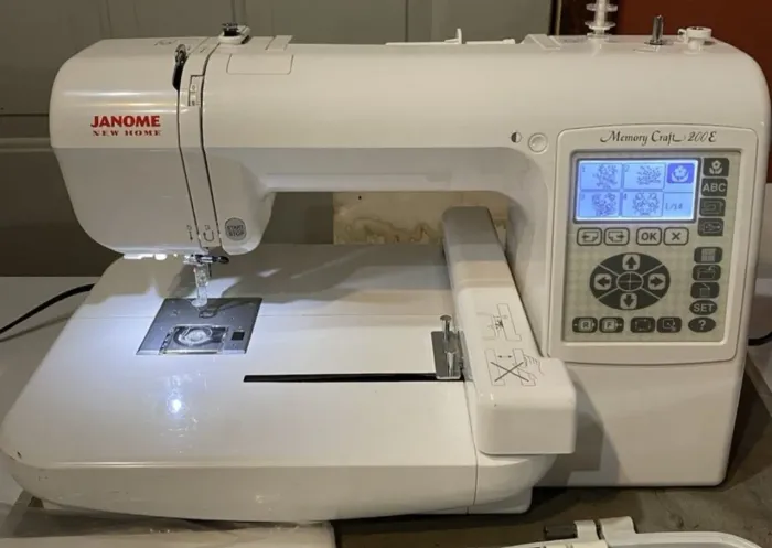 Máquina de bordado Janome 