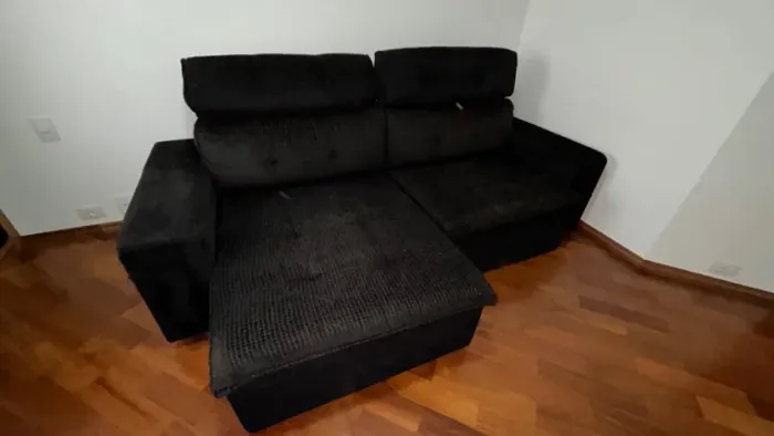 Sofá Retrátil Preto 2,43m com Encosto de Cabeça Reclinável