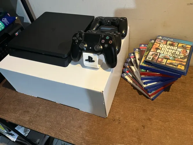 PS4 SLIM 1 TB + 9 jogos originais e 3 controles! ?