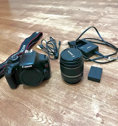 Canon EOS Rebel T3 + Lente 18-55mm | Completa e conservada