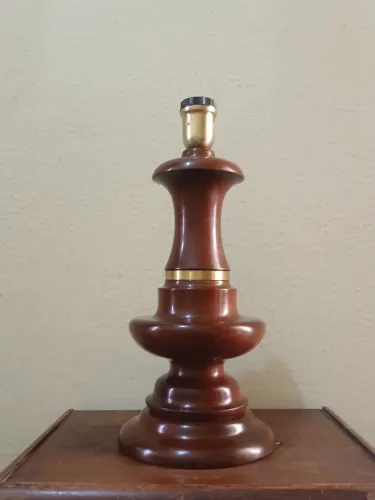 abajur vintage de madeira nobre torneada e envernizada
