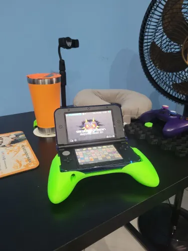 Nintendo 3DS XL Desbloqueado com Hand Grip