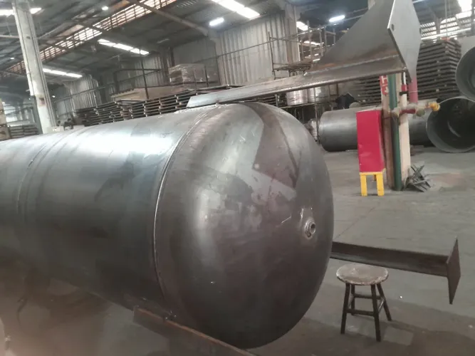 Serviços de serralheiro e soldas em geral, fabricação e reformas .