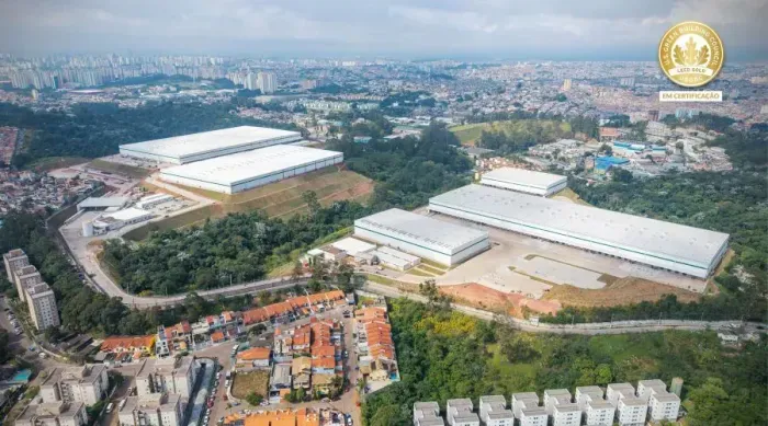Imóvel para aluguel possui 6413 metros quadrados em Jardim Três Marias - Taboão da Serra -