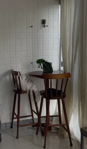 Mesa bistrô com 2 cadeiras