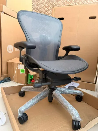 Cadeira herman miller new aeron B completa 2025/26usada por 10 dias