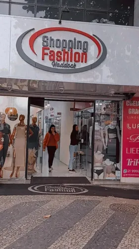 Espaço comercial no Largo da Segunda Feira com lojas disponiveis para locação