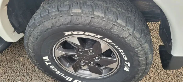 VENDO  4 PNEUS  XBRI  285 75 16 MEIA VIDA   TOP  RODA BASTANTE AINDA TEM MUITA BORRACHA 