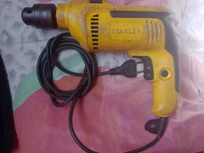 Vendo furadeira por 200 reais