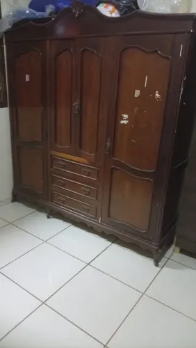 Guarda roupa antigo
