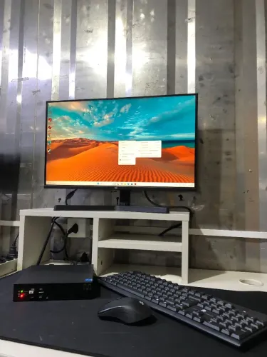Computador completo: Monitor, desktop, teclado e mouse. 