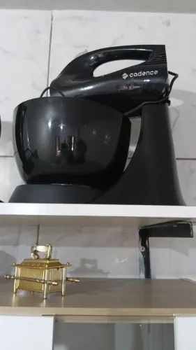 Vende-se uma batedeira de fazer bolo nova