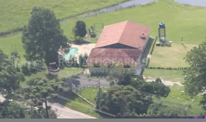 SITIO À VENDA COM SALÃO DE FESTA, C/ ÁREA AMPLA EM PARELHEIROS.