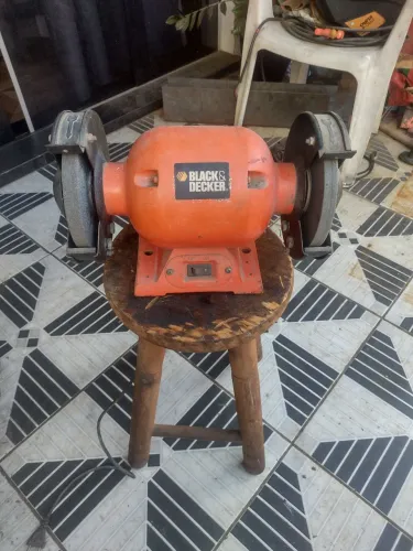 Moto esmeril Black Decker 
