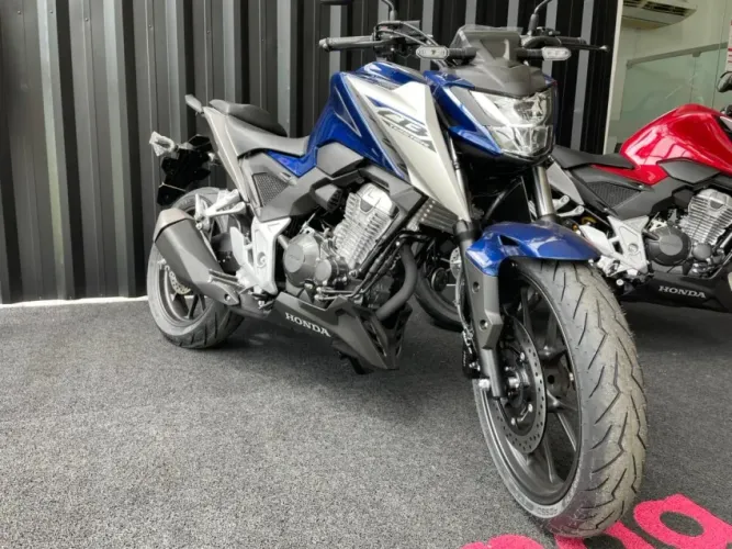 Honda CB 300F Twister 0km | Potência e estilo na rua