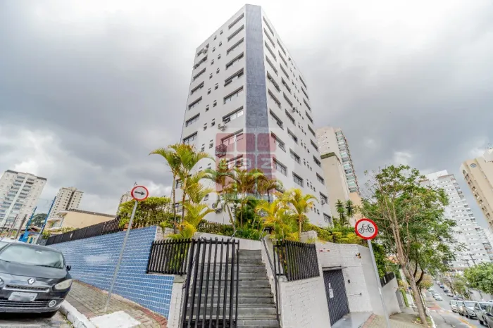 Sala Comercial à Venda em Bosque da Saúde, São Paulo-SP: 2 Banheiros, 1 Vaga de Garagem, 5
