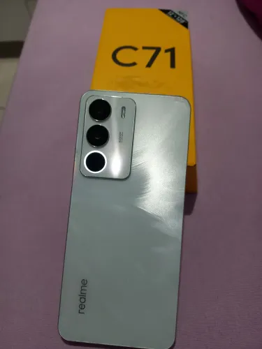 Celular em ótimas condições, acompanha carregador, caixa dele e a nota