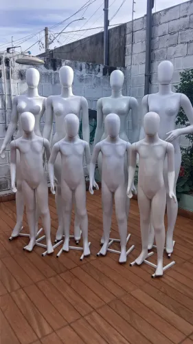 Manequins adultos e infantis