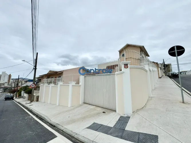 Casa para venda em Florianópolis, canto, 3 dormitórios c/ Suíte