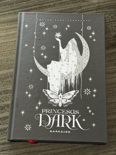 Livro Princesas Dark da Darkside Capa dura