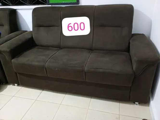 Sofá de veludo 3 lugares