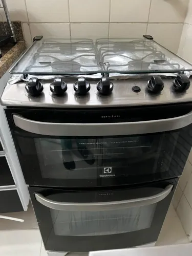 Fogão Electrolux 4 bocas com duplo forno, modelo 56DBA.