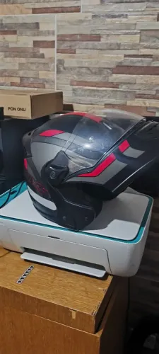 Capacete Robocop usado