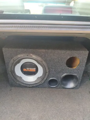 Vendo som de carro