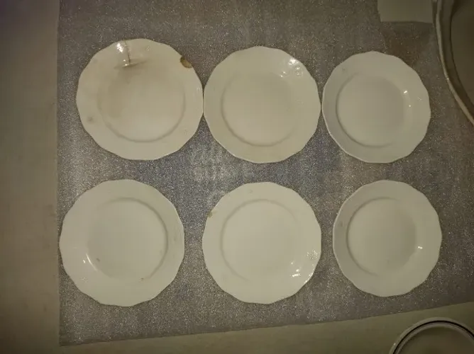 Pratos porcelana antigos