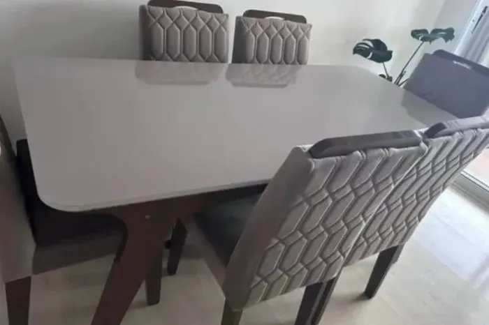 Mesa de jantar impecável 6 lugares