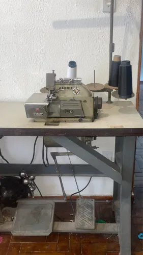 Máquina JUKI MO-357 Overlock Interlock