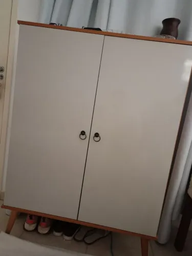 Cristaleira 2 portas em perfeito estado de uso