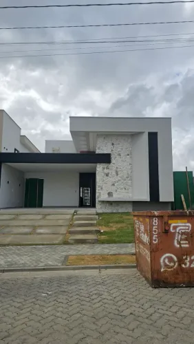 Casa plana nova, com excelente padrão construtivo, localizada no Residencial Terras 4,